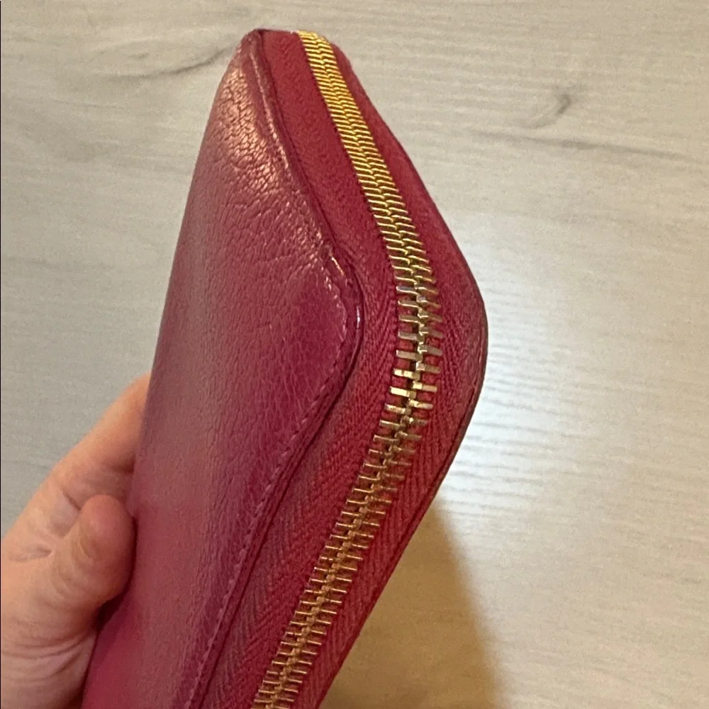 Miu‎ Miu Fuchsia Leather large Wallet 8.5